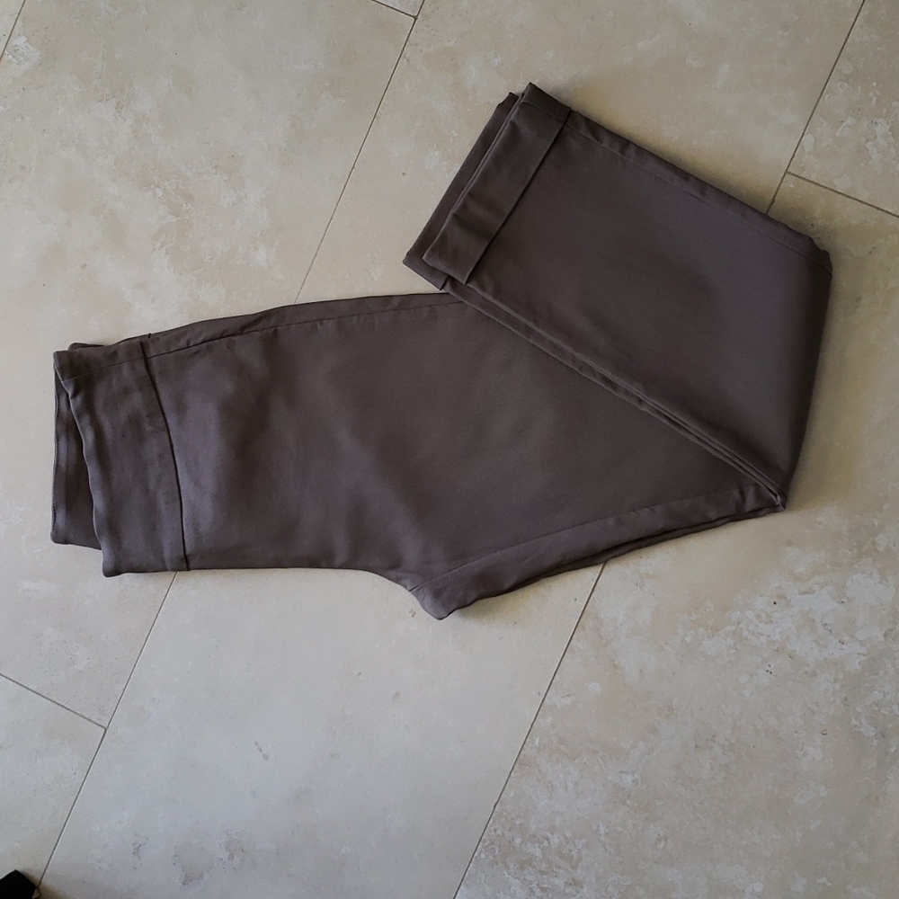 Stitch Fix Tribal crop pull on pants with 2 functional back pockets.